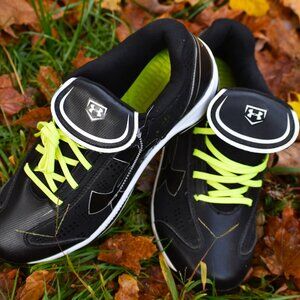 Serious traction! New Under Armour metal cleats, mens 9.5